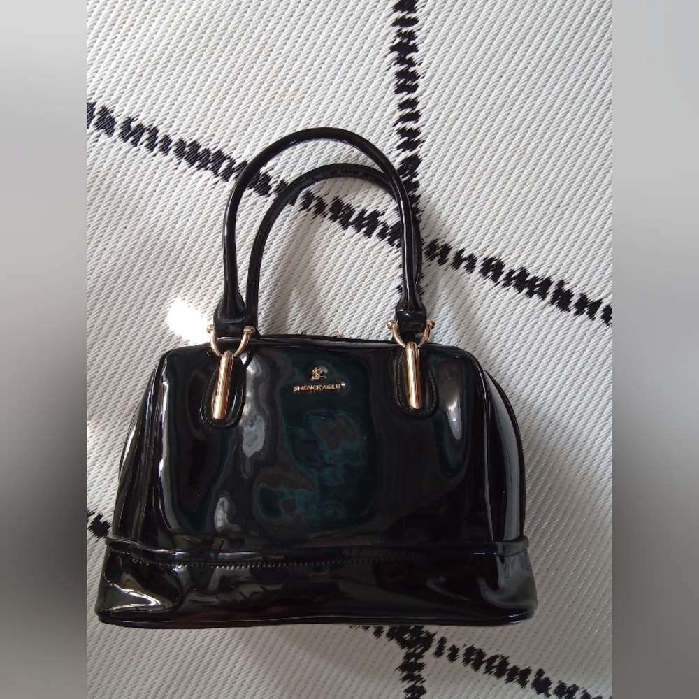 Patent leather purse